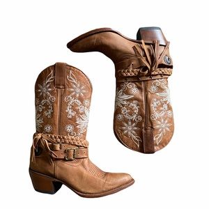Shyanne floral western boots size 8